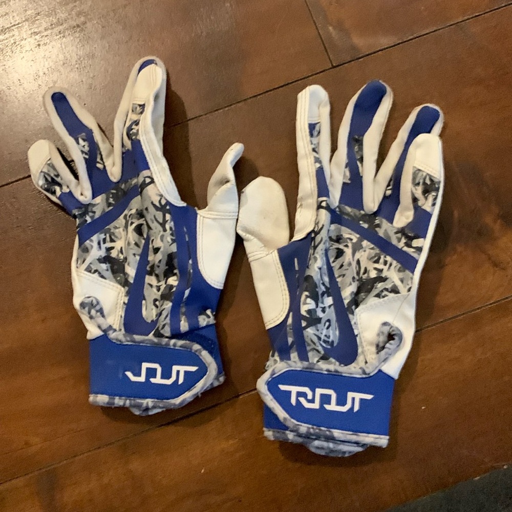 Nike Trout, baseball gloves, kids